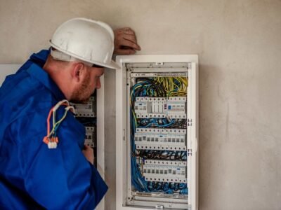 🔌 Professional Electrician Services in Male' & Hulhumale' – Safe, Swift Electrical Solutions! 🔌